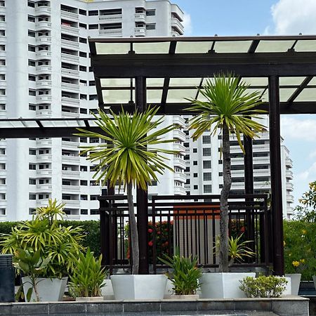 Delightful Condo In Central Location At Sukhumvit 49 Бангкок Екстер'єр фото