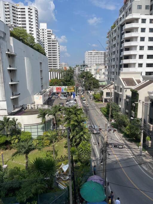 Delightful Condo In Central Location At Sukhumvit 49 Бангкок Екстер'єр фото