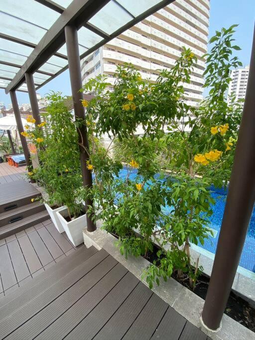 Delightful Condo In Central Location At Sukhumvit 49 Бангкок Екстер'єр фото