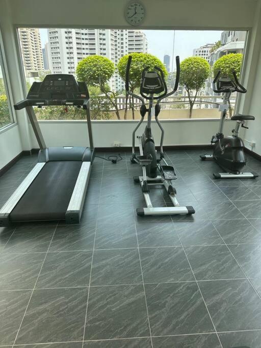 Delightful Condo In Central Location At Sukhumvit 49 Бангкок Екстер'єр фото