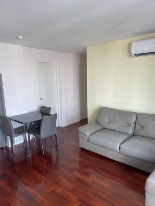 Delightful Condo In Central Location At Sukhumvit 49 Бангкок Екстер'єр фото